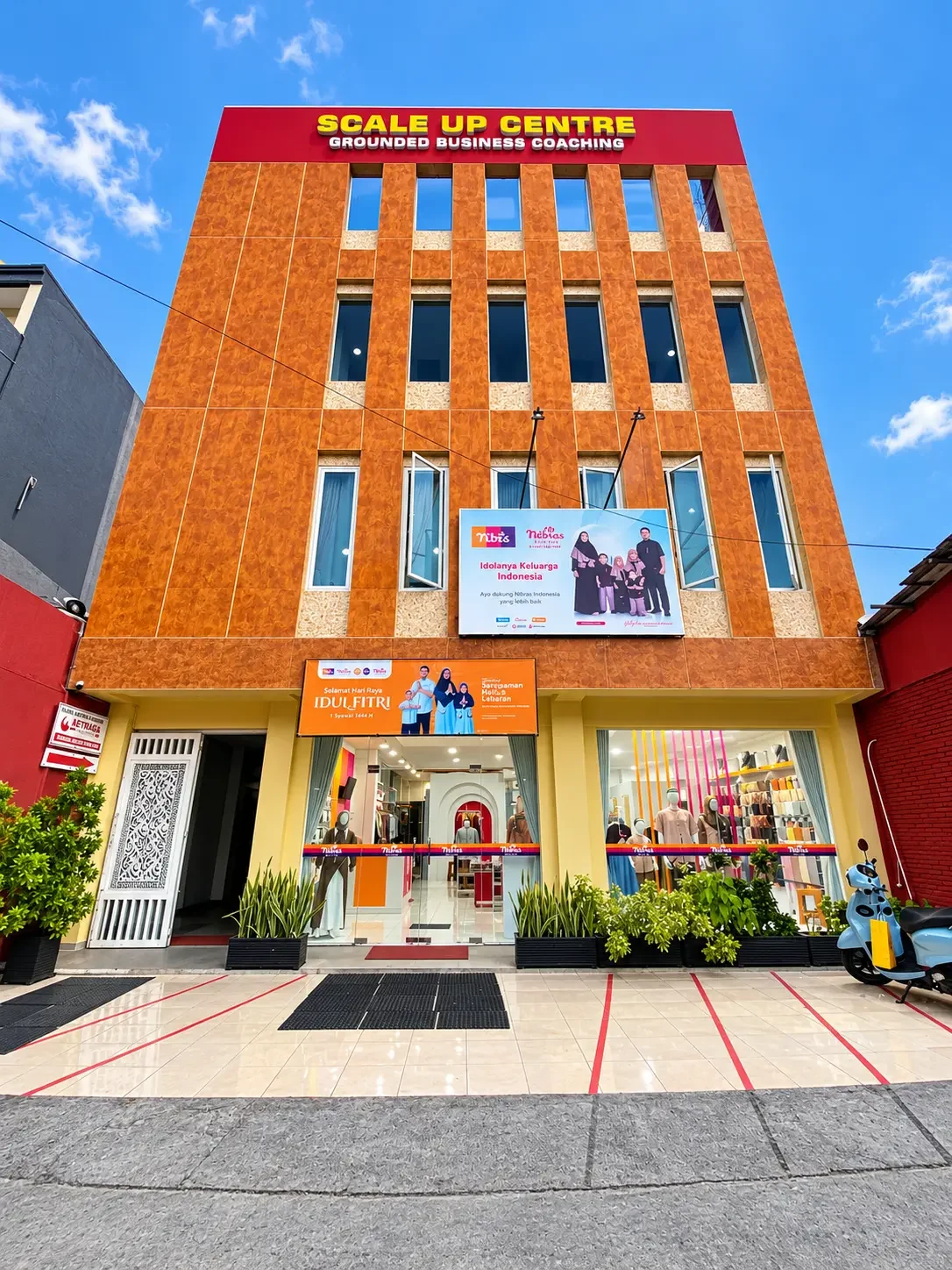 SCALE UP Centre Retail Facade